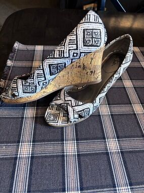 Life Stride Women’s Black & White Peep-Toe Wedges